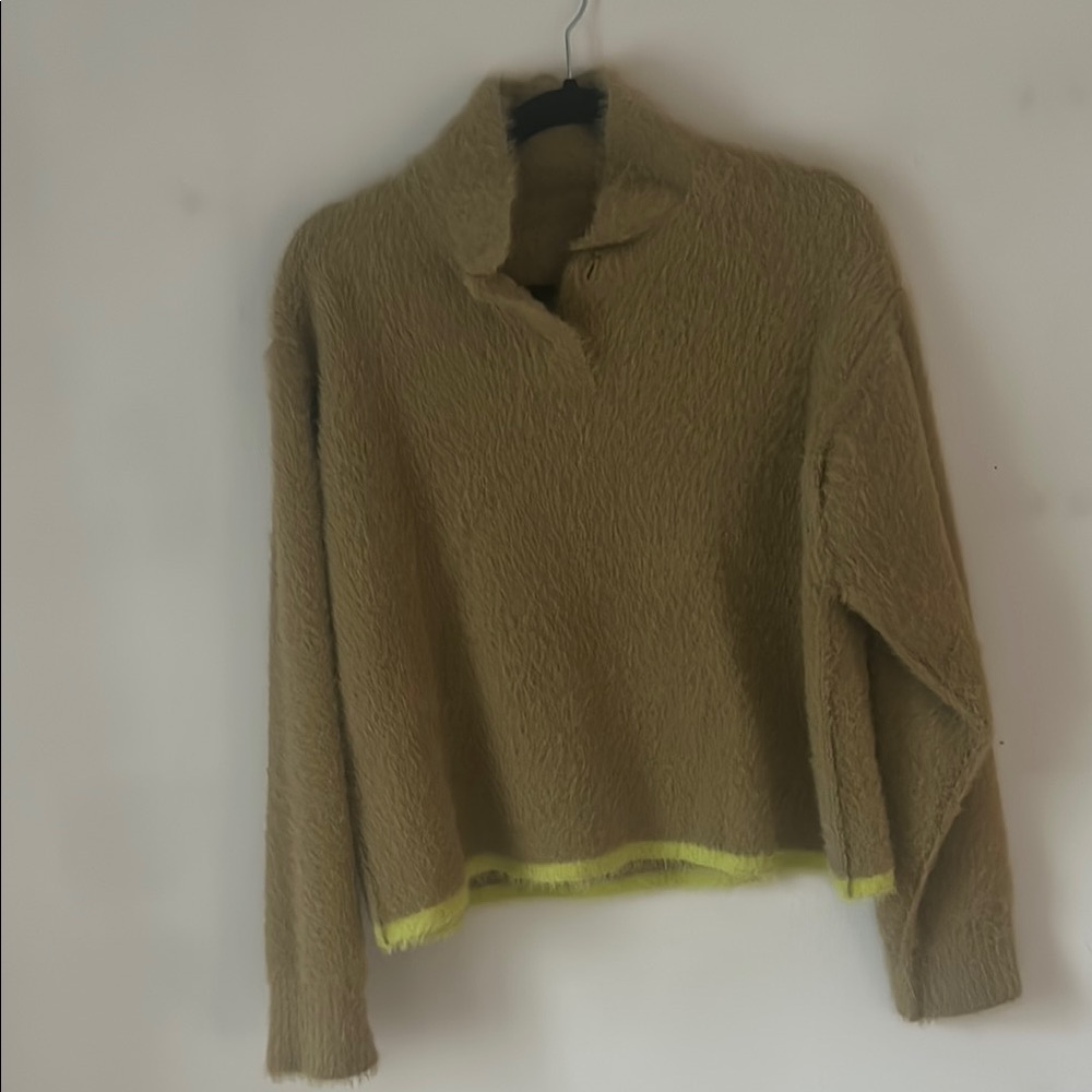 JACQUEMUS FUZZY SWEATER WITH NEON TRIM